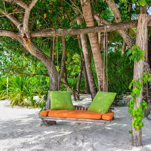 Valtiot/Malediivit/2020/luksus/Moofushi-beach-hammock