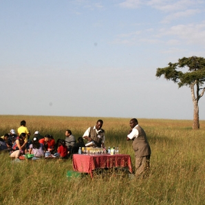 016b-kenian-ja-tansanian-suursafari-seka-sansibar/09-Kuumailmapalloaamiainen-Masai-Maran-safari-Kenia