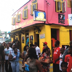 Etelainen_Karibia/06-Barbados_rihanna-karaoke