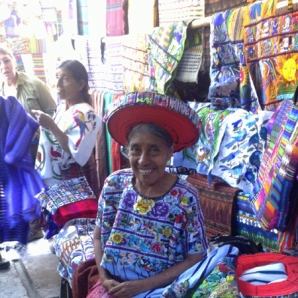 Meksiko_ja_Guatemala/perinteista-pukeutumista-Atitlan-2