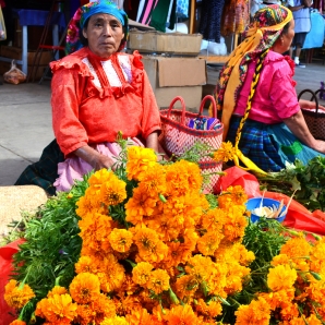 Meksikon_kiertomatka/market-flower-women