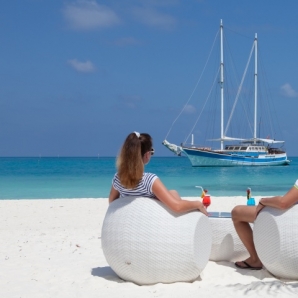 Valtiot/Malediivit/2020/Rantaloma/Meeru-beach-couple