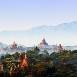 Valtiot/Myanmar/2020/Luksusmatka/Aventura-Bagan-with-mountains-backdrop